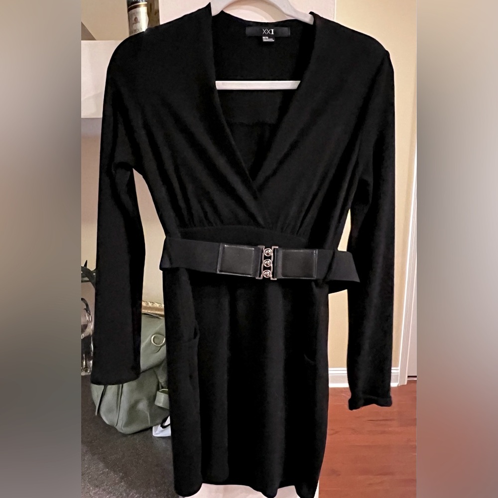 Black long sleeve dress with pockets